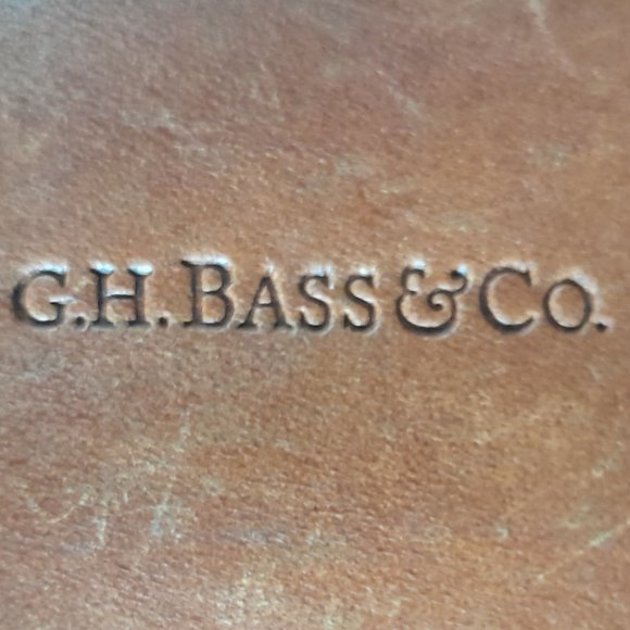 Lovely & Strong - Vintage Leather Cross-Body Bag by G.H. Bass (est. 1876) - Picture 2 of 4